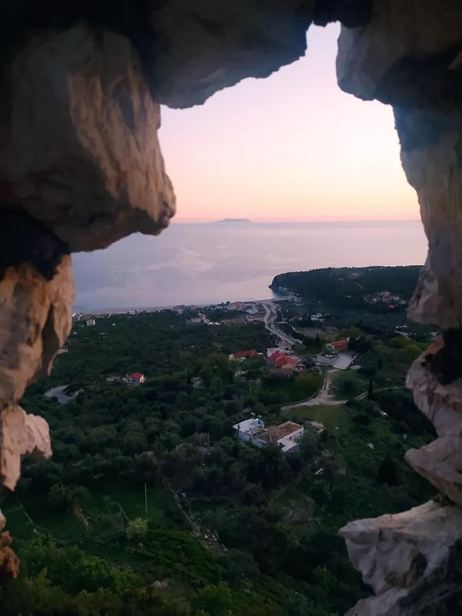 Retzos Rooms Himare Apartment